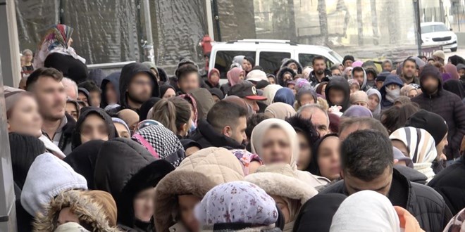 100 liral�k al��veri� i�in dondurucu so�ukta saatlerce beklediler