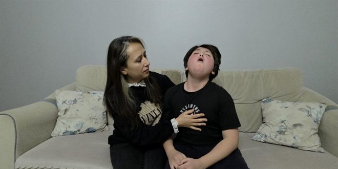 12 ya��ndaki Hasan Emre 8 y�ld�r �ks�r�yor