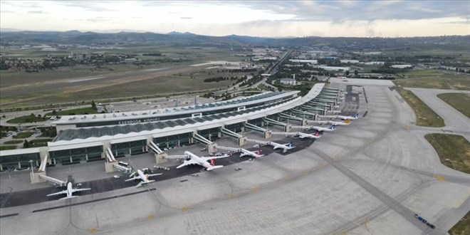 Esenbo�a Havaliman�'n�n 3'�nc� pisti ve yeni kulesi hizmete a��l�yor