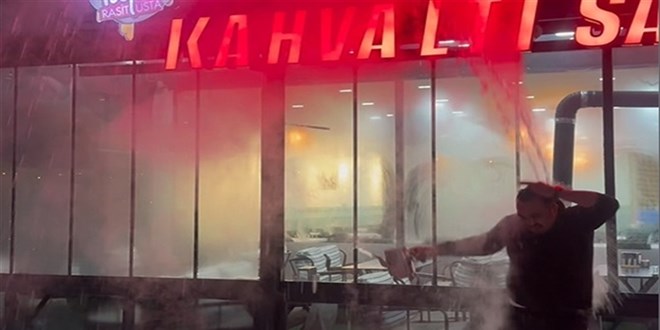 So�uk havay� test etmek isterken kendini yakt� - Son Dakika Haber