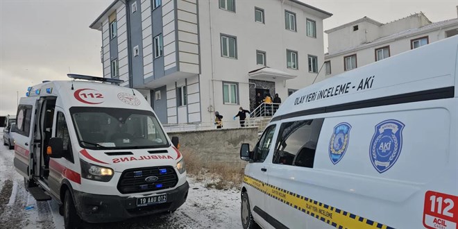 Kar�-koca evlerinde silahla vurulmu� halde �l� bulundu
