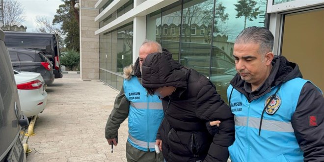 Ayn� masada oturdu�u 2 ki�iyi b��aklayan �ocuk tutukland� - Son Dakika Haber