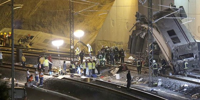 �spanya'daki h�zl� tren kazas�nda �lenlerin say�s� 41'e y�kseldi - Son Dakika Haber