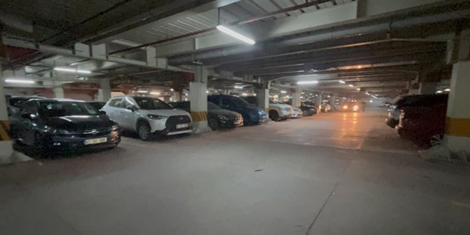 Kapal� otoparktaki �akala�ma kanl� bitti: Arkada��n� b��aklayarak �ld�rd�