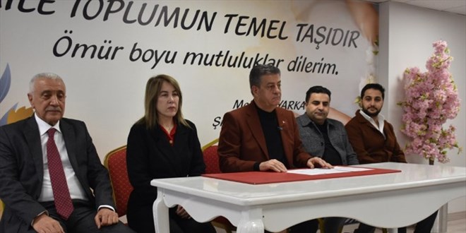 Belediyeden yeni evlenen �iftlere 60'ar bin lira yard�m