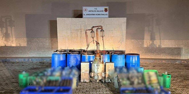 Antalya'da 4 bin 663 litre sahte ve ka�ak alkol ele ge�irildi - Son Dakika Haber