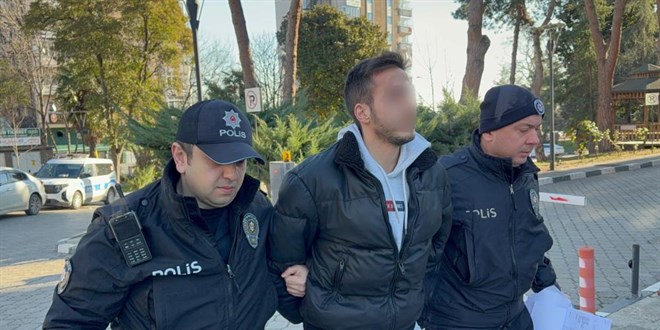 Lise ��rencisinin boynuna b��ak dayayan �niversite ��rencisi tutukland� - Son Dakika Haber