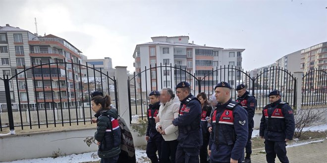 Aile boyu doland�r�c�l�k: �len karde�inin kimli�iyle devleti 15 milyon lira doland�rd�