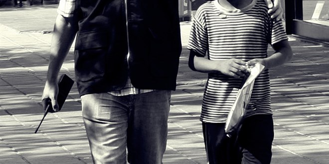 �ocuk �eteleri hara� i�in sokaklarda ter�r estiriyor! - Son Dakika Haber