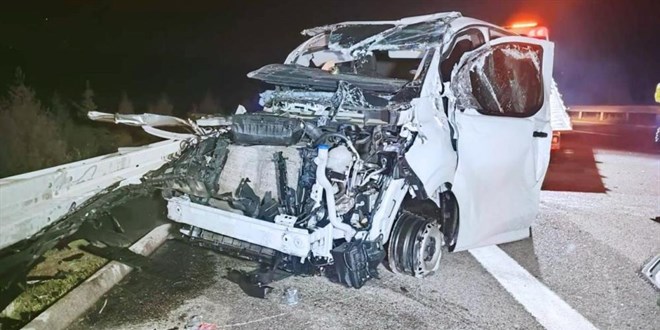 Alt�n y�kl� z�rhl� ara� takla att�: 8 kilo alt�n kay�p - Son Dakika Haber