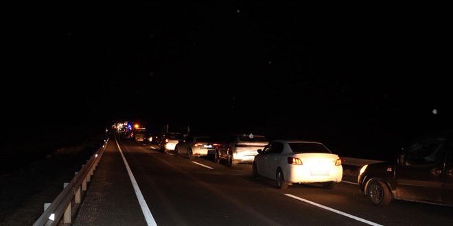 Mardin'de otomobil ile hafif ticari arac�n �arp��t��� kazada 3 ki�i �ld�