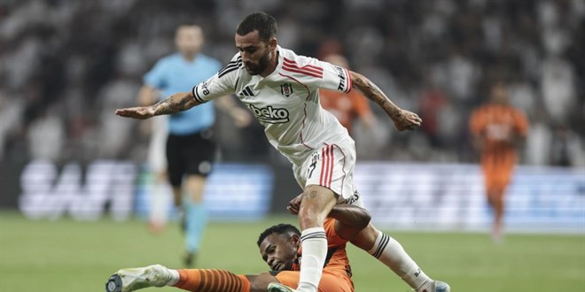 Be�ikta�'ta beklenen ayr�l�k ger�ekle�ti - Son Dakika Haber