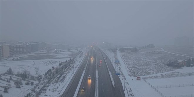 43 ilin ge�i� g�zergah� K�r�kkale'de kar ya���� etkili oldu - Son Dakika Haber