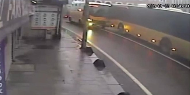 �ETT otob�sleri kafa kafaya �arp��t� - Son Dakika Haber