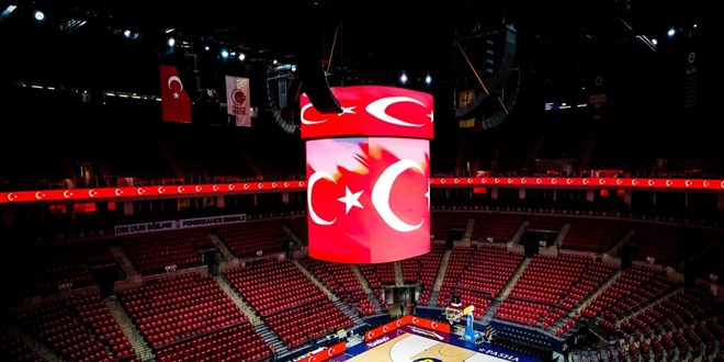 Fenerbah�e, stattan sonra salonu da T�rk bayraklar�yla s�sledi