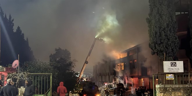 Adana'da ah�ap panel fabrikas�nda yang�n - Son Dakika Haber