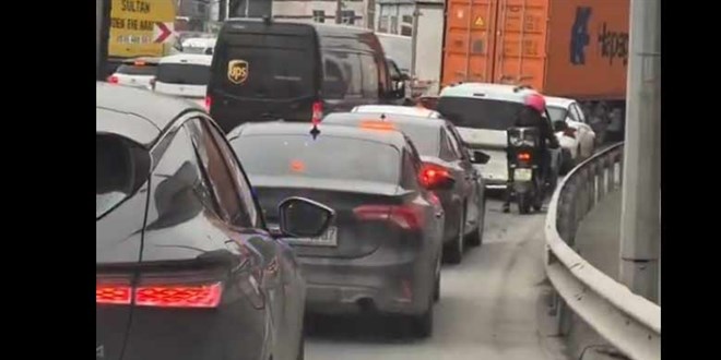 �akarl� araca yol vermek zorunlu mu?