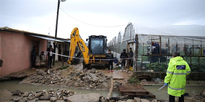 Oyun oynarken kanala d��en �ocuk hayat�n� kaybetti - Son Dakika Haber