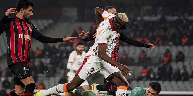 Galatasaray Fatih Karag�mr�k'� 3-1 ma�lup etti - Son Dakika Haber