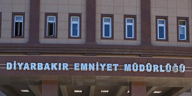 Diyarbak�r'da Emniyet M�d�rl��� �n�nde EYP'li sald�r�