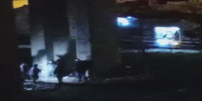 Ey�psultan'da seyyar sat�c� viyad���n alt�nda ceset buldu - Son Dakika Haber