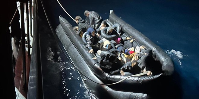 �zmir'de 33 d�zensiz g��men kurtar�ld� - Son Dakika Haber