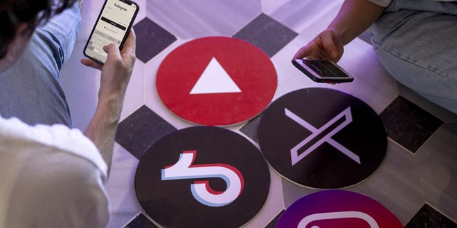 Dijital devler mahkemede: 'Ba��ml�l�k' yapmad�klar�n� ilk defa savunacaklar