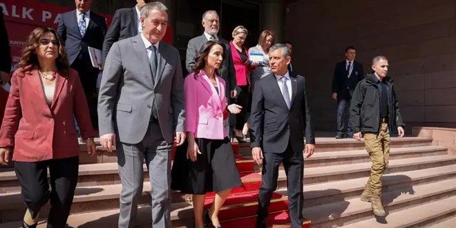 DEM, siyasi parti turuna ��kt�. �lk durak CHP