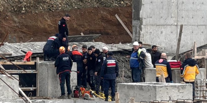 Tonlarca betonun alt�nda kald�lar: 1 i��i �ld�