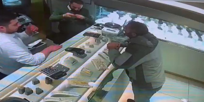 Sahte alt�n kolyeyle kuyumcuyu doland�rd�, ger�ek Kapal��ar��'da ortaya ��kt�