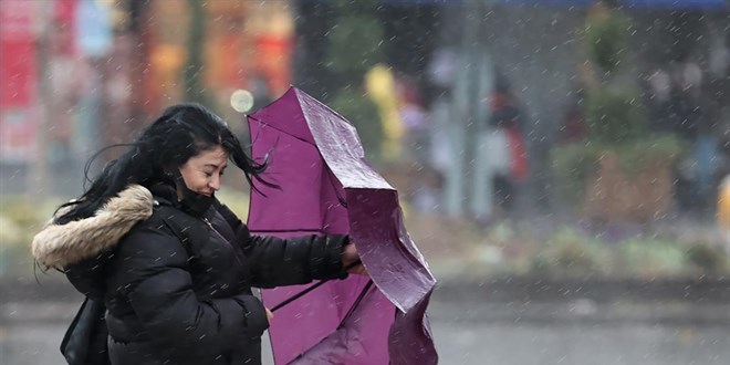 Ba�kentliler dikkat! Valilikten kuvvetli r�zgar ve f�rt�na uyar�s� geldi