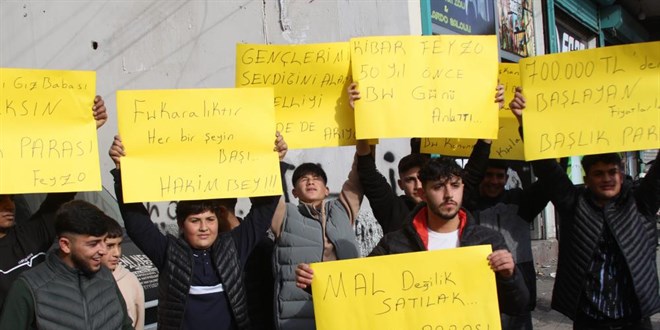 Ba�l�k paras� 1 milyon TL'ye ��kt�: Gen�ler 'evlenemiyoruz' eylemi yapt�