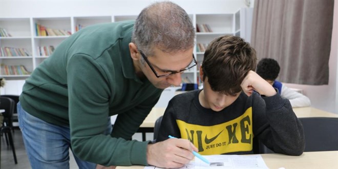 G�n�ll� ��retmenlerden tatilde LGS'ye haz�rlanan ��rencilere destek - Son Dakika Haber