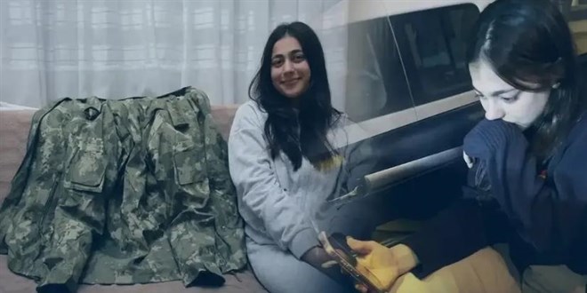 Depremde ���mesin diye vermi�ti: Beliz ve Albay Ra�it �elik'in y�rek yakan bulu�mas�! - Son Dakika Haber