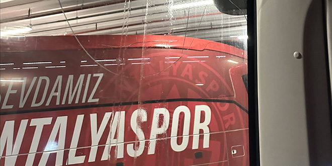 Ma� �ncesi sald�r�: Trabzonspor otob�s�ne zarar verenler yakaland� - Son Dakika Haber