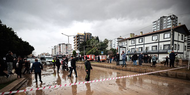 Mersin'de kuvvetli ya��� hayat� olumsuz etkiliyor