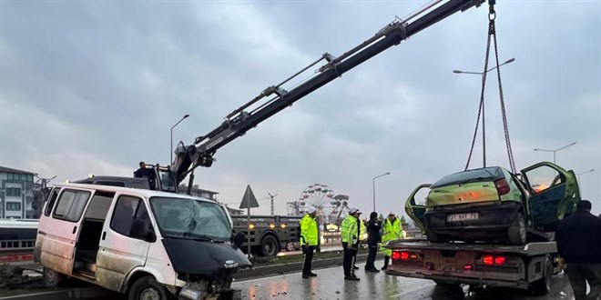 Hurdaya d�nen otomobil ��retmene mezar oldu - Son Dakika Haber