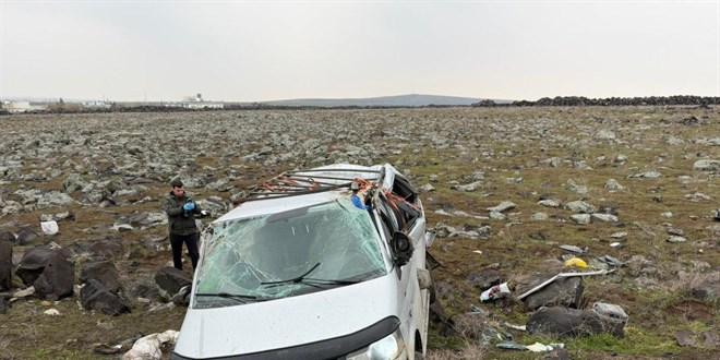 ��rnak'ta �arampole devrilen mikrob�steki 2 ki�i �ld�