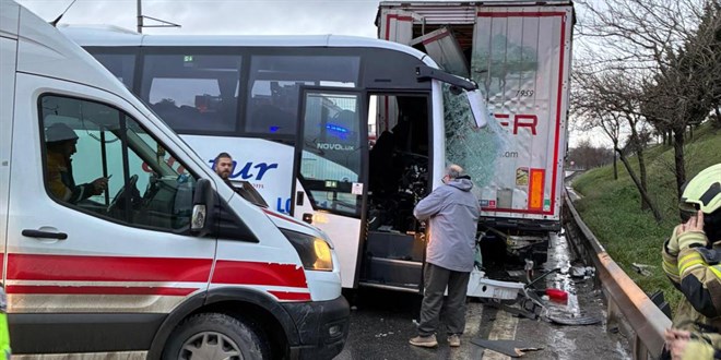 �stanbul'da midib�s t�ra �arpt�: 13 yaral� - Son Dakika Haber