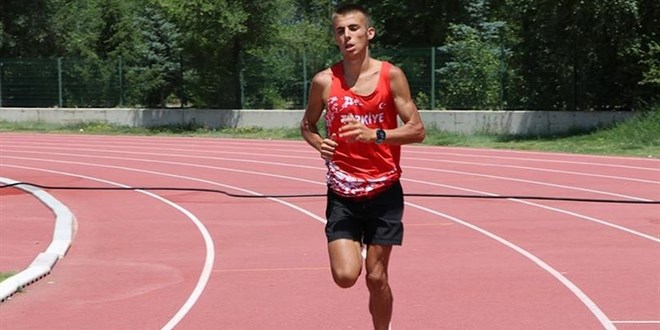 Milli atlet O�uz Uyar, 200 metrede T�rkiye rekoru k�rd�