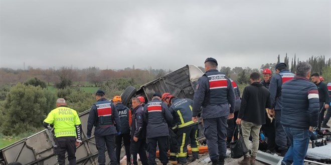 Antalya'da feci kaza: Otob�s devrildi, 8 ki�i hayat�n� kaybetti - Son Dakika Haber