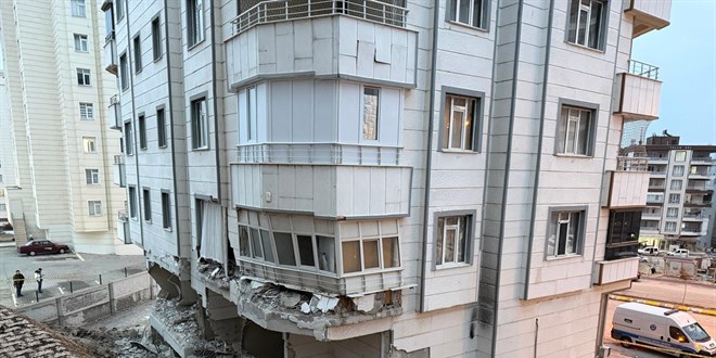 �anl�urfa'da istinat duvar� ��kt�, 15 ki�i kurtar�ld� - Son Dakika Haber