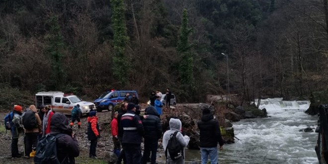 Deredeki su seviyesi y�kseldi: 19 ki�i mahsur kald� - Son Dakika Haber