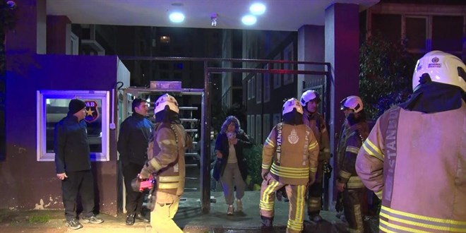 �stanbul'da 14 katl� binada yang�n pani�i