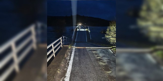 Bal�kesir'de kuvvetli ya��� nedeniyle k�pr� ��kt� - Son Dakika Haber