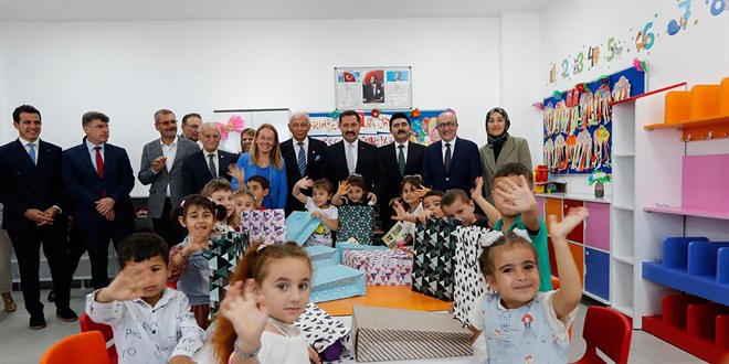 Asr�n felaketinde yaralar okullarla sar�l�yor: 3 ilde 292 yeni okul a��ld�