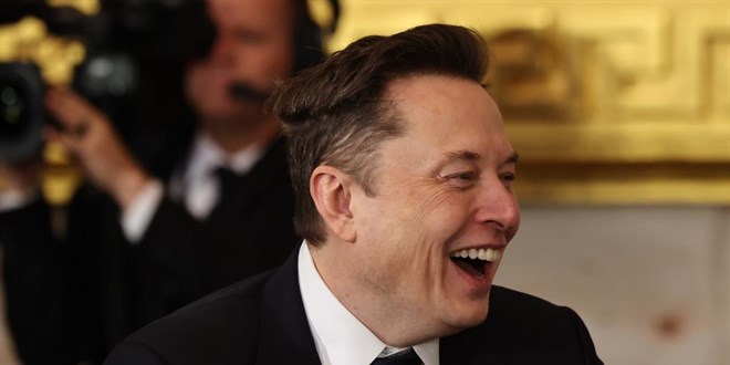 Tarihteki ilk insan: Musk'�n net serveti 800 milyar dolar� a�t�
