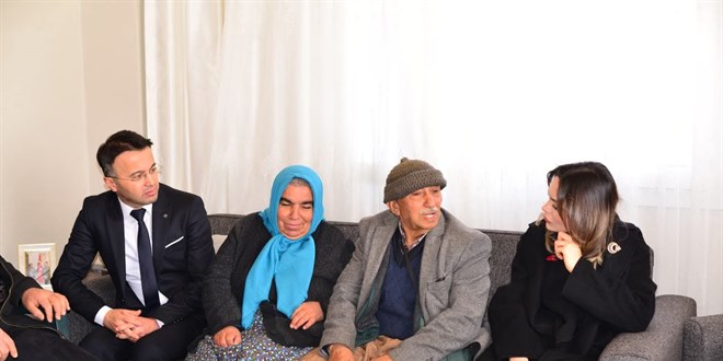 �ehit polis memuru Mustafa Akg�l'�n ailesine ev hediye edildi