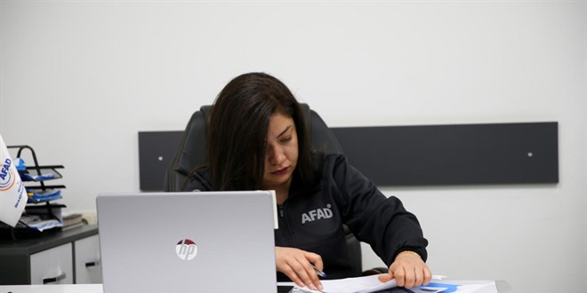 Depremde kaybetti�i babas�n�n izinden giden Buse, AFAD personeli oldu - Son Dakika Haber