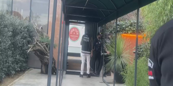 Be�ikta�'ta �nl�lerin gitti�i spor salonuna polis bask�n� - Son Dakika Haber